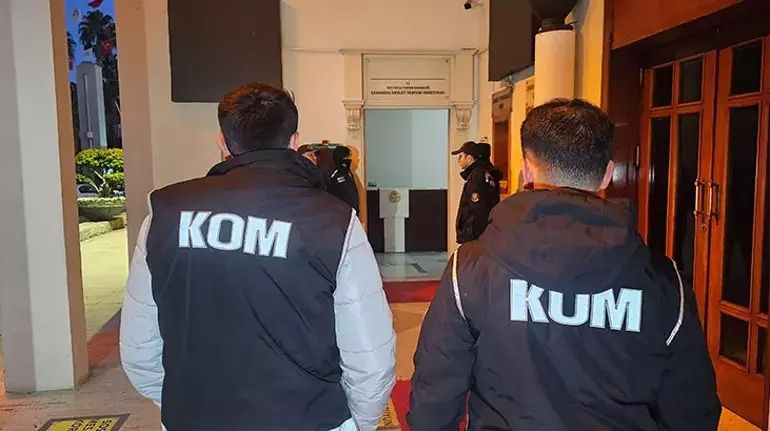 Adana Büyükşehir Belediyesi'ne rüşvet operasyonu! 10 kişi gözaltına alındı: Aralarında Başkan Zeydan Karalar'ın danışmanı da var... 1