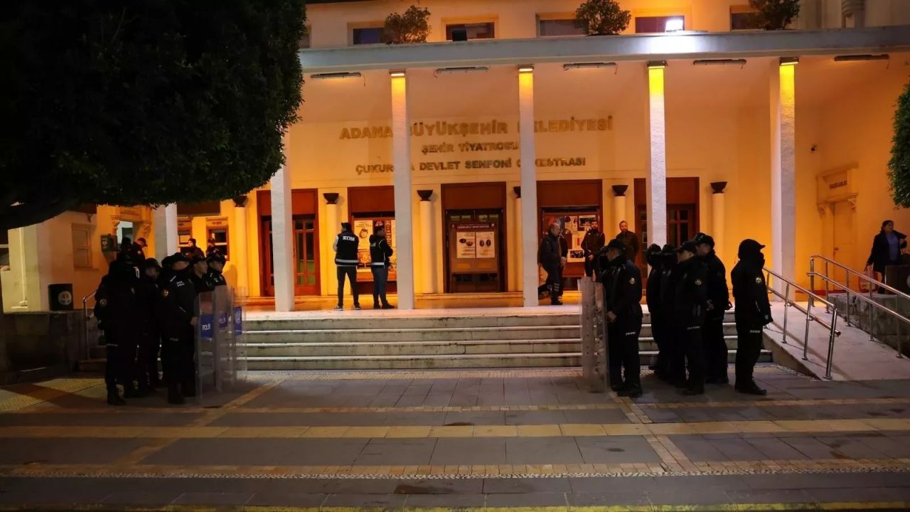 Adana Büyükşehir Belediyesi'ne rüşvet operasyonu! 10 kişi gözaltına alındı: Aralarında Başkan Zeydan Karalar'ın danışmanı da var... 5