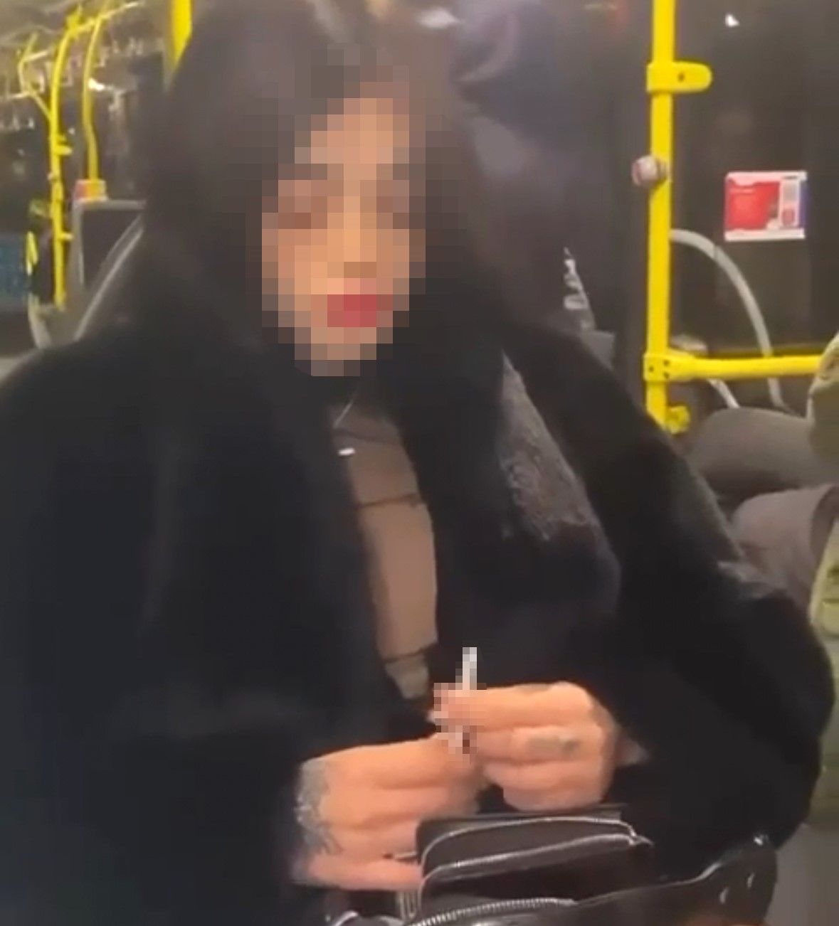 Metrobüste uyuşturucu hazırlayıp sosyal medyada paylaştılar: Narkotikten 3 kadına operasyon 1