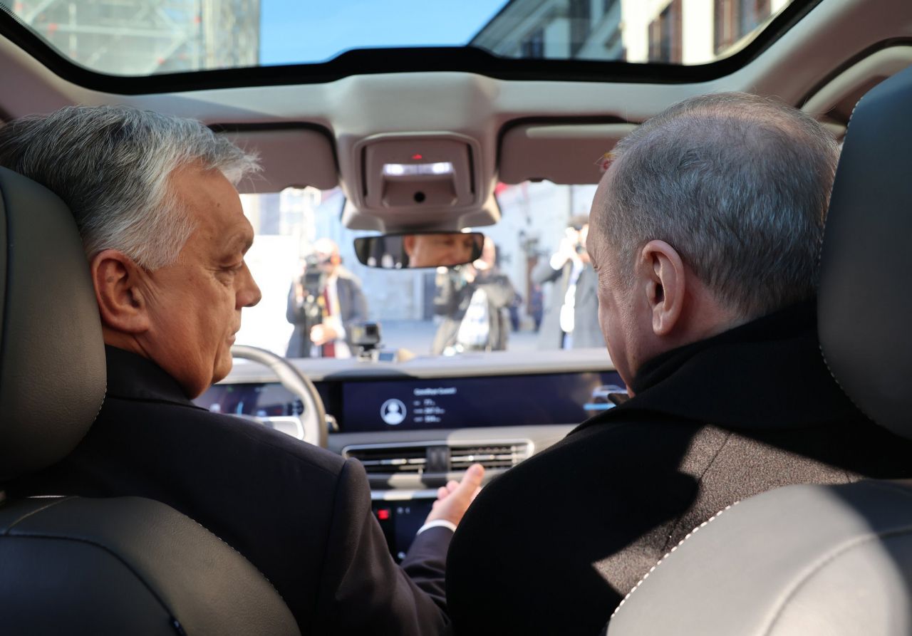Cumhurbaşkanı Erdoğan, Macaristan Başbakanı Orban'a Togg hediye etti 2