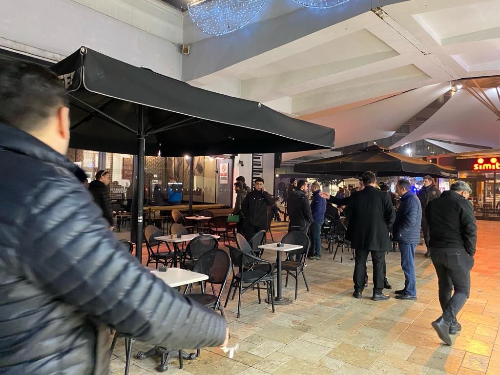 Pendik Starbucks'ta 'boykot' dedi dehşet saçtı! Saldırgan bir kişiyi bıçakladı! | SüperHaber Özel 5
