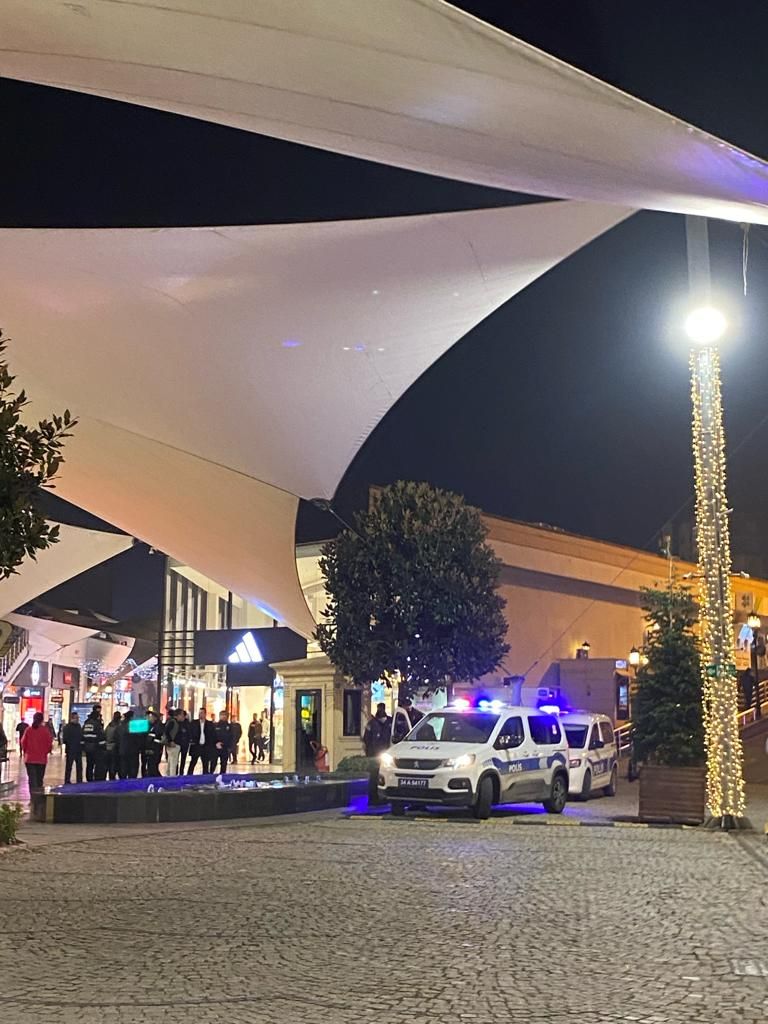 Pendik Starbucks'ta 'boykot' dedi dehşet saçtı! Saldırgan bir kişiyi bıçakladı! | SüperHaber Özel 7