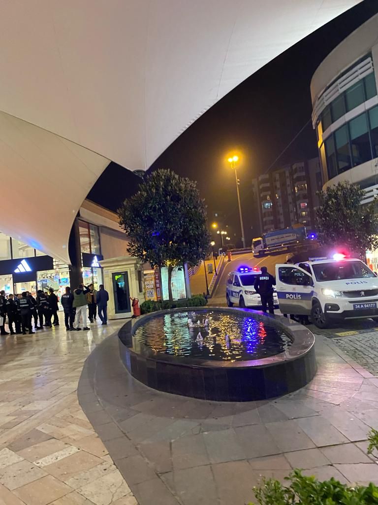 Pendik Starbucks'ta 'boykot' dedi dehşet saçtı! Saldırgan bir kişiyi bıçakladı! | SüperHaber Özel 9