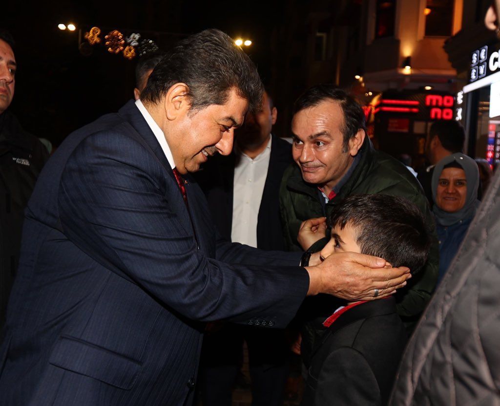 'Ben buradayım' paylaşımı... Adı İBB adaylığı için geçen Tevfik Göksu Beyoğlu'nda sahaya indi 4