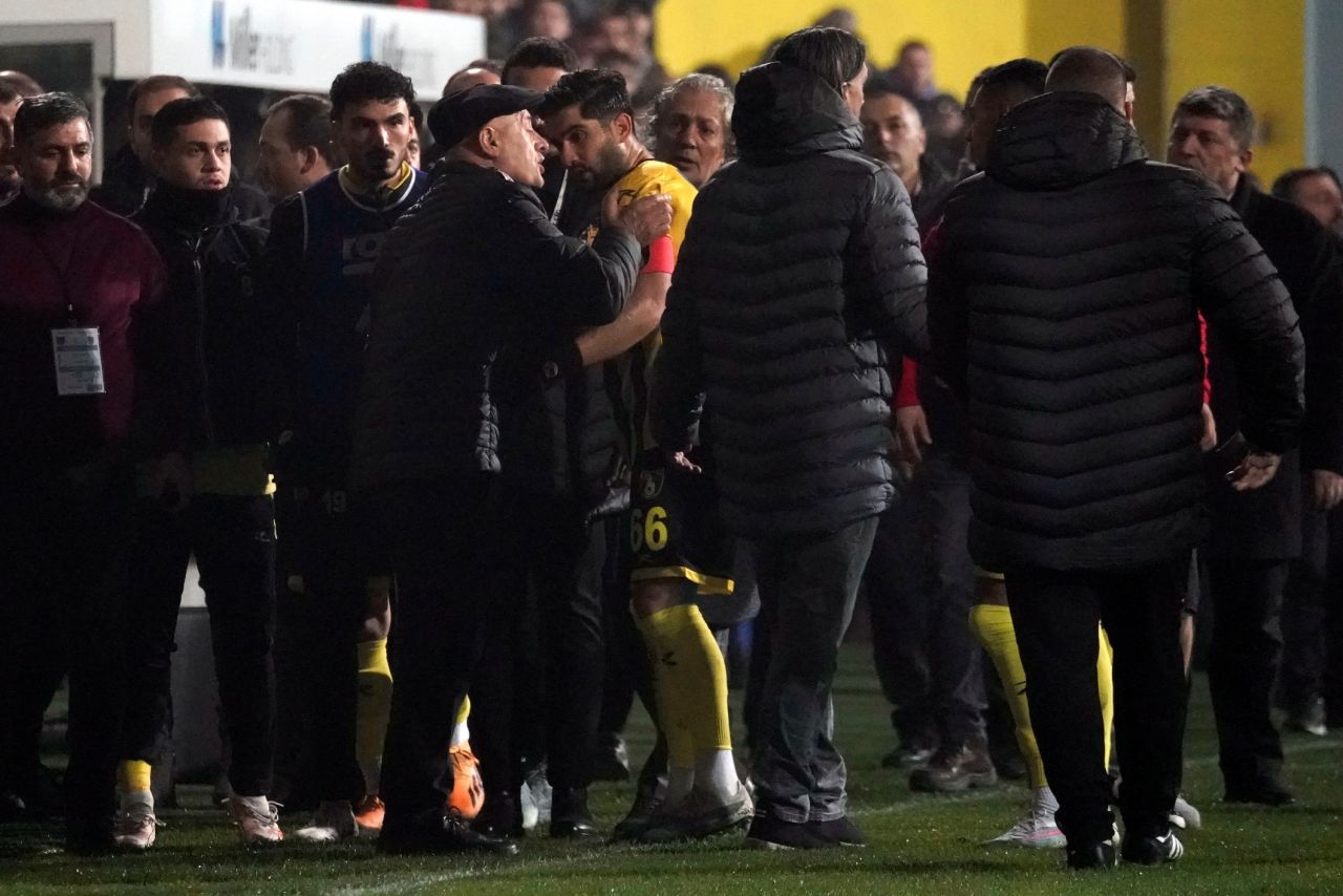 Avrupa basını İstanbulspor'un sahadan çekilme olayını konuşuyor: "Türkiye'de daha fazla kaos" 1