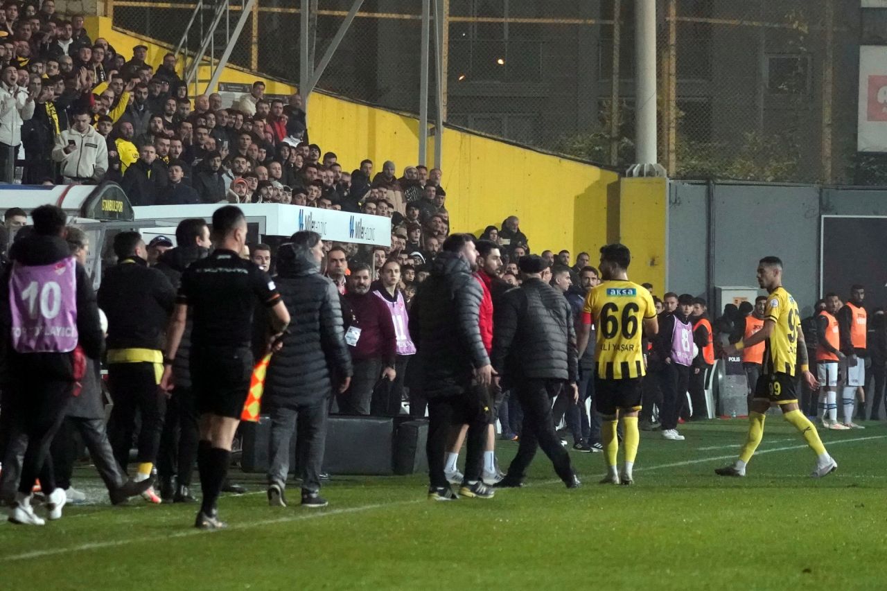 Avrupa basını İstanbulspor'un sahadan çekilme olayını konuşuyor: "Türkiye'de daha fazla kaos" 2