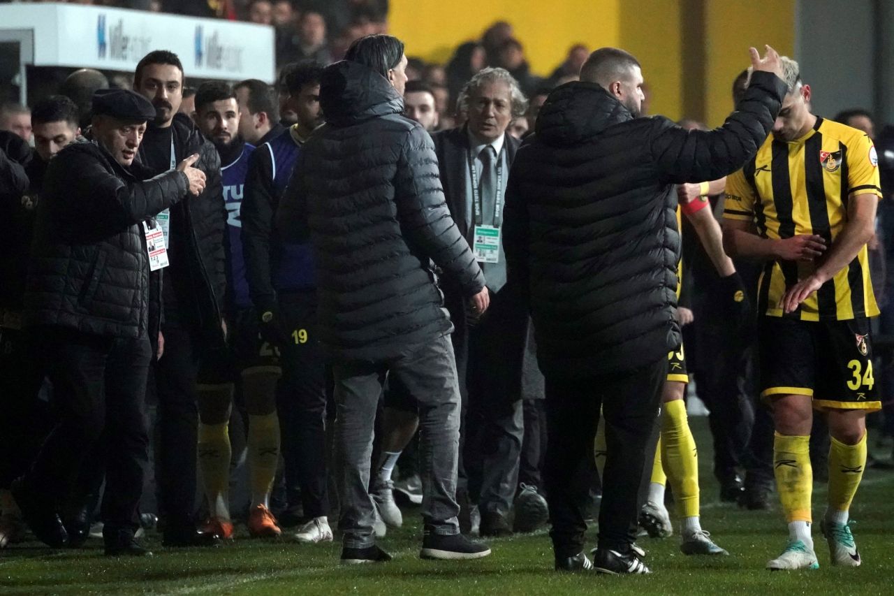 Avrupa basını İstanbulspor'un sahadan çekilme olayını konuşuyor: "Türkiye'de daha fazla kaos" 3