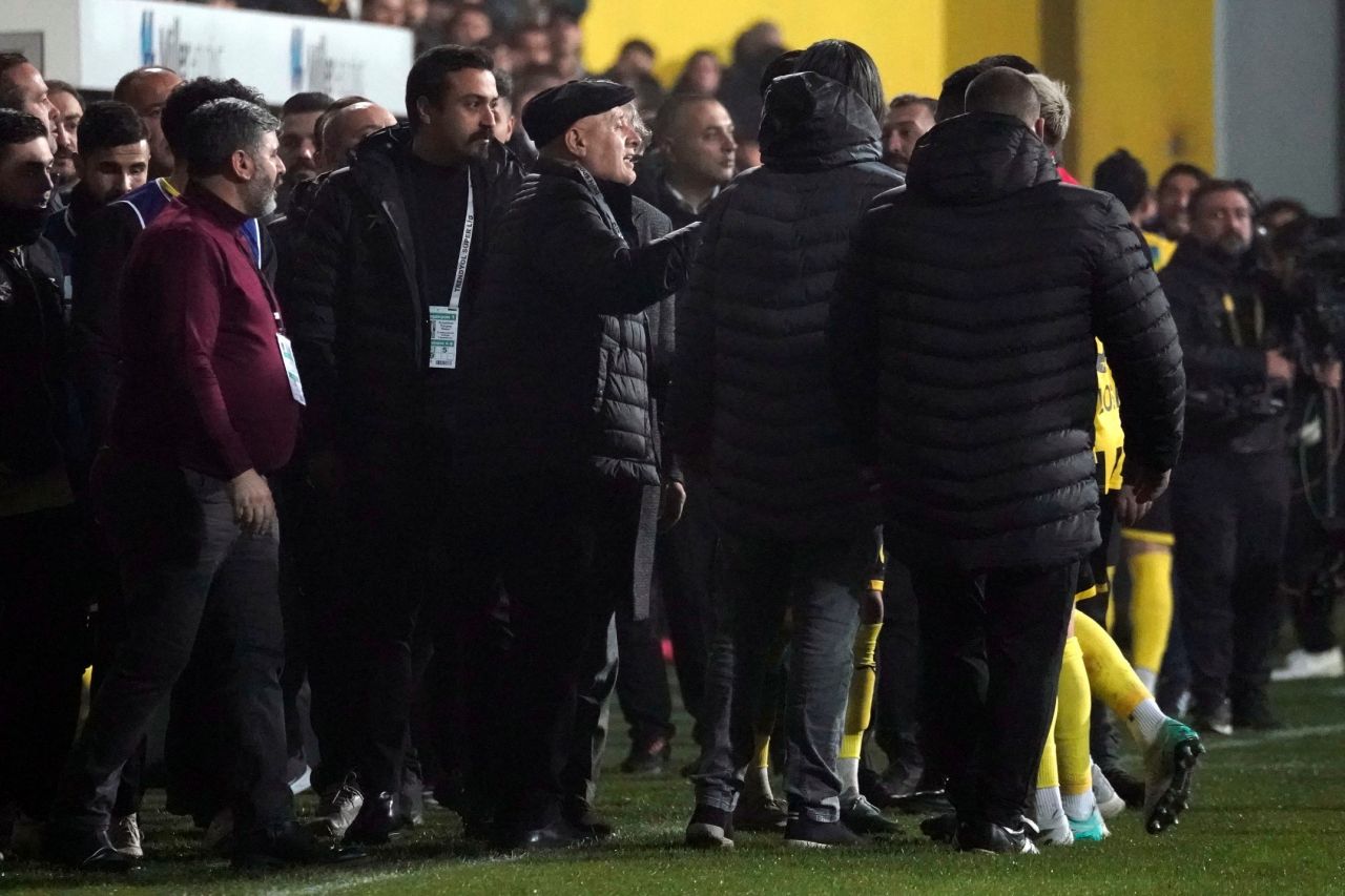Avrupa basını İstanbulspor'un sahadan çekilme olayını konuşuyor: "Türkiye'de daha fazla kaos" 4