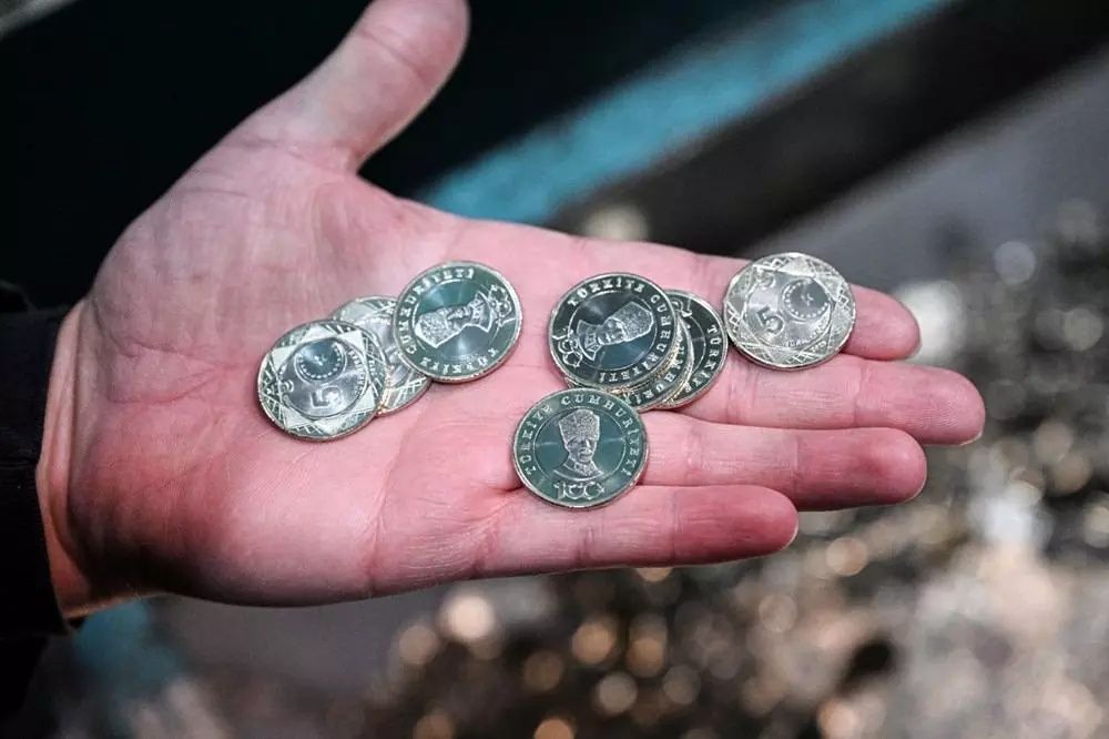 Madeni 5 liraların üzerindeki Atatürk rölyefi tartışmasına Darphane'den açıklama geldi! "Üzerinde kasıtlı olarak oynandı" 2