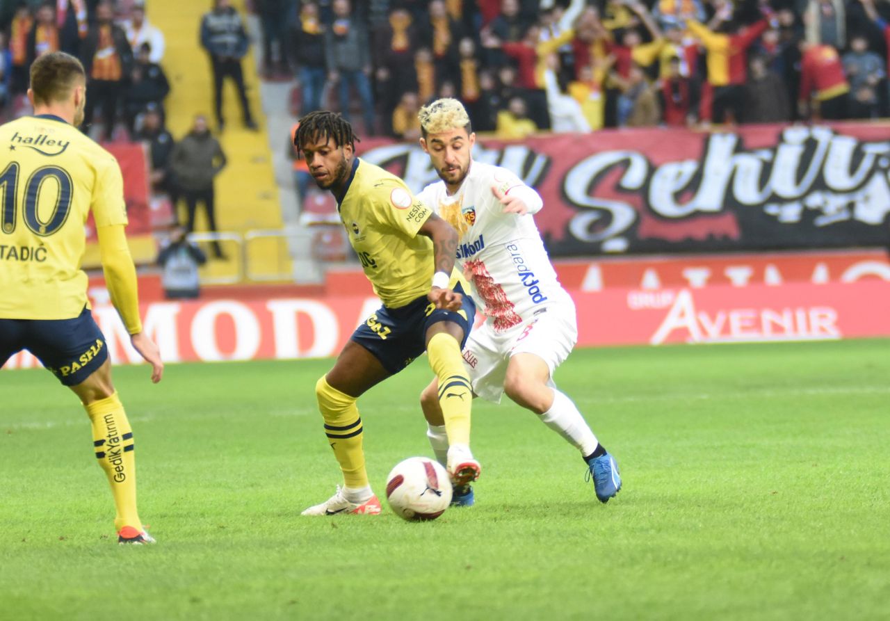 “İyi giden bir şeyi berbat etmekte ustalar! İsmail Kartal kulakları çekecek diye umut ettik, aynı şekilde devam ettiler! Stoperler nasıl duracağını bile bilmiyor” 7