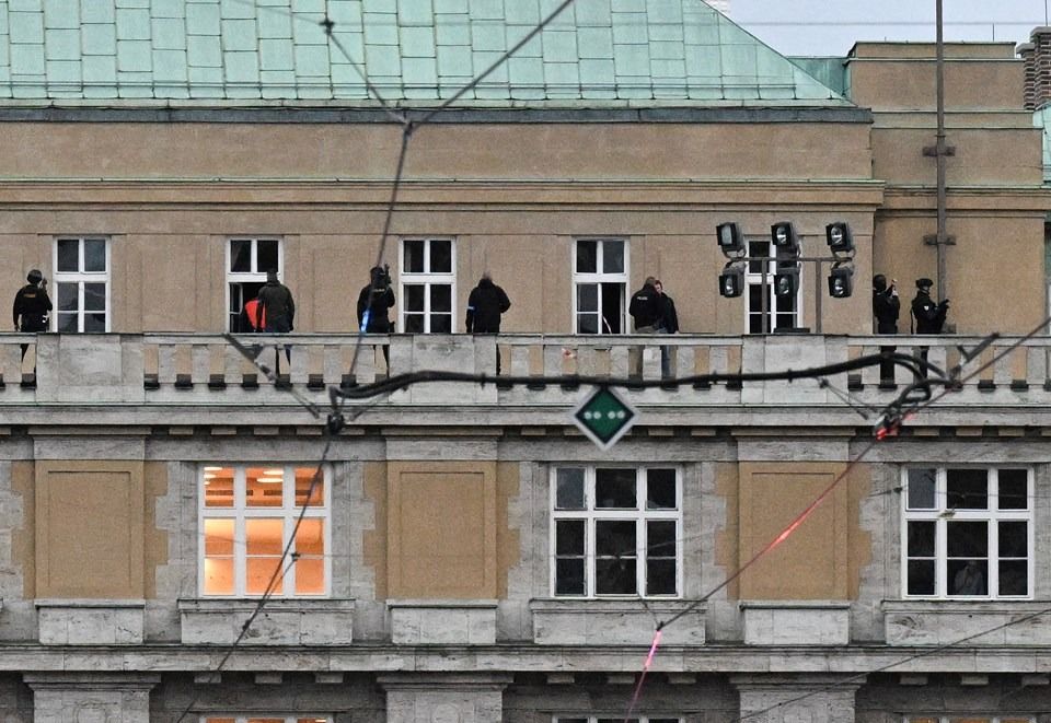 Prag'da üniversitede silahlı saldırı: Ölü ve yaralılar var 8