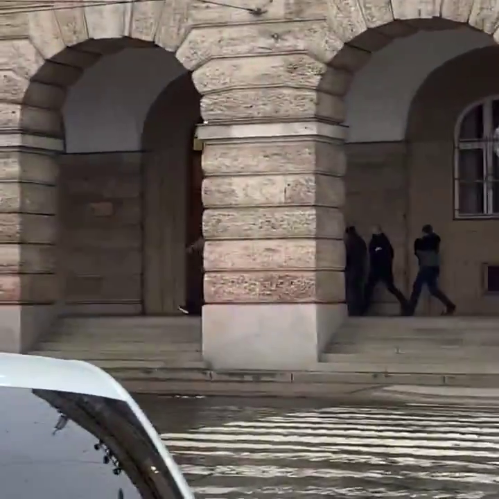 Prag'da üniversitede silahlı saldırı: Ölü ve yaralılar var 2