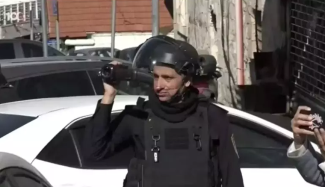 Mescid-i Aksa'da Cuma namazı kılan Müslümanlara gaz bombası atıldı! İsrail polisi ilk kez kamera kullandı... 3