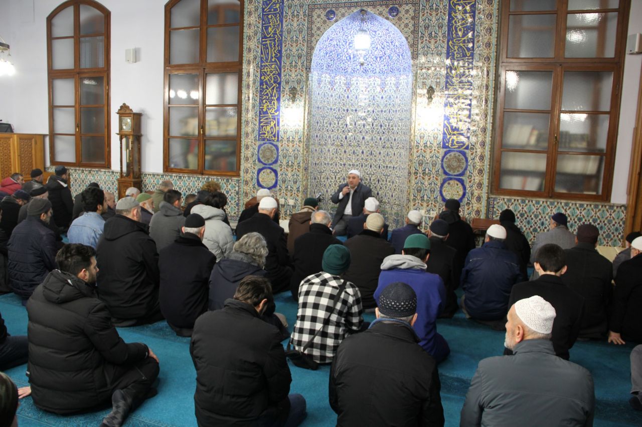Yurt genelinde camilerde şehit Mehmetçikler için dua edildi 9