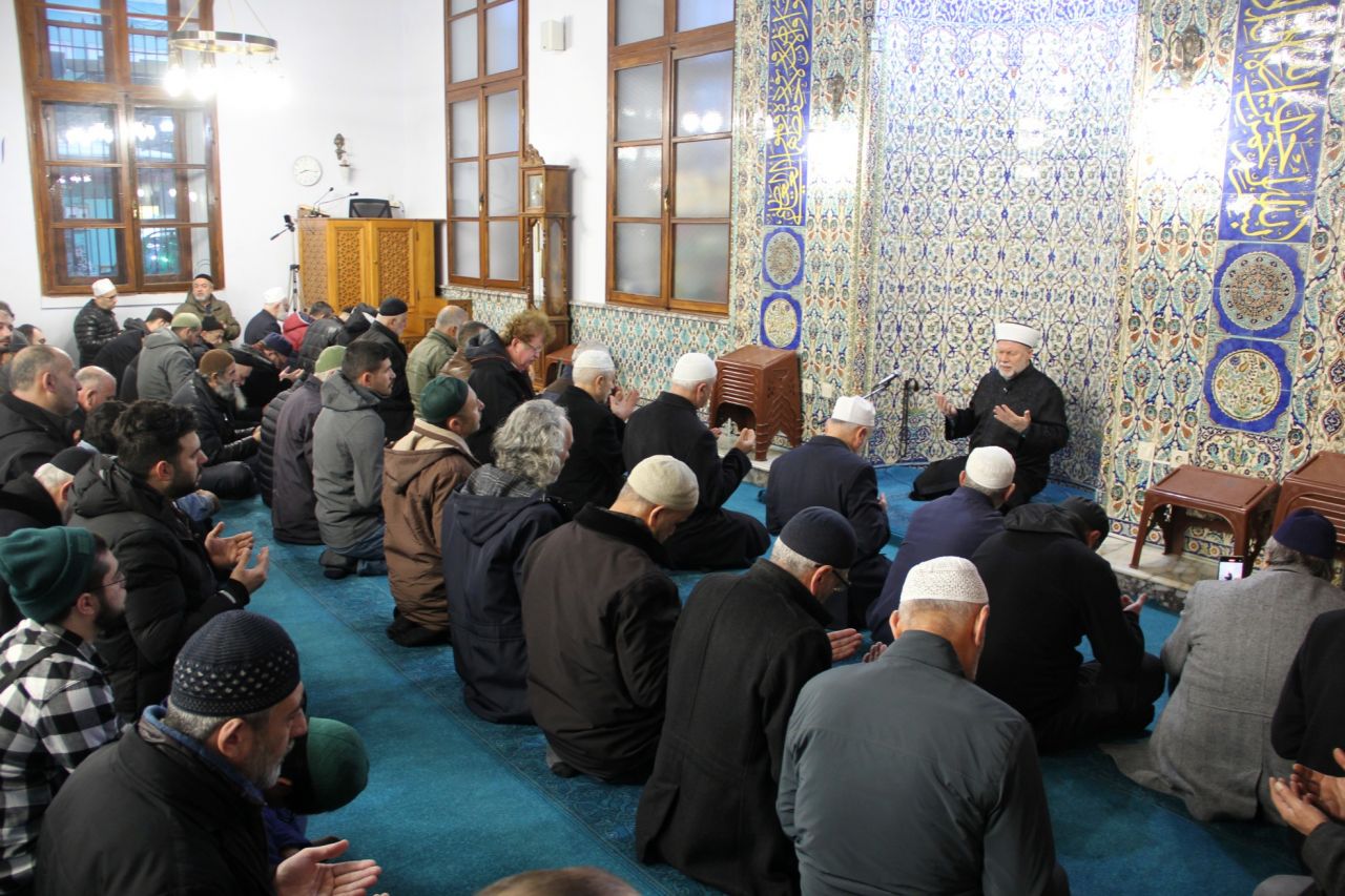 Yurt genelinde camilerde şehit Mehmetçikler için dua edildi 10