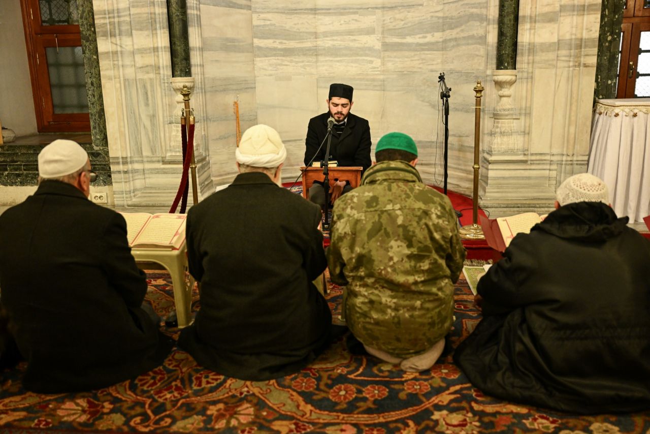 Yurt genelinde camilerde şehit Mehmetçikler için dua edildi 2