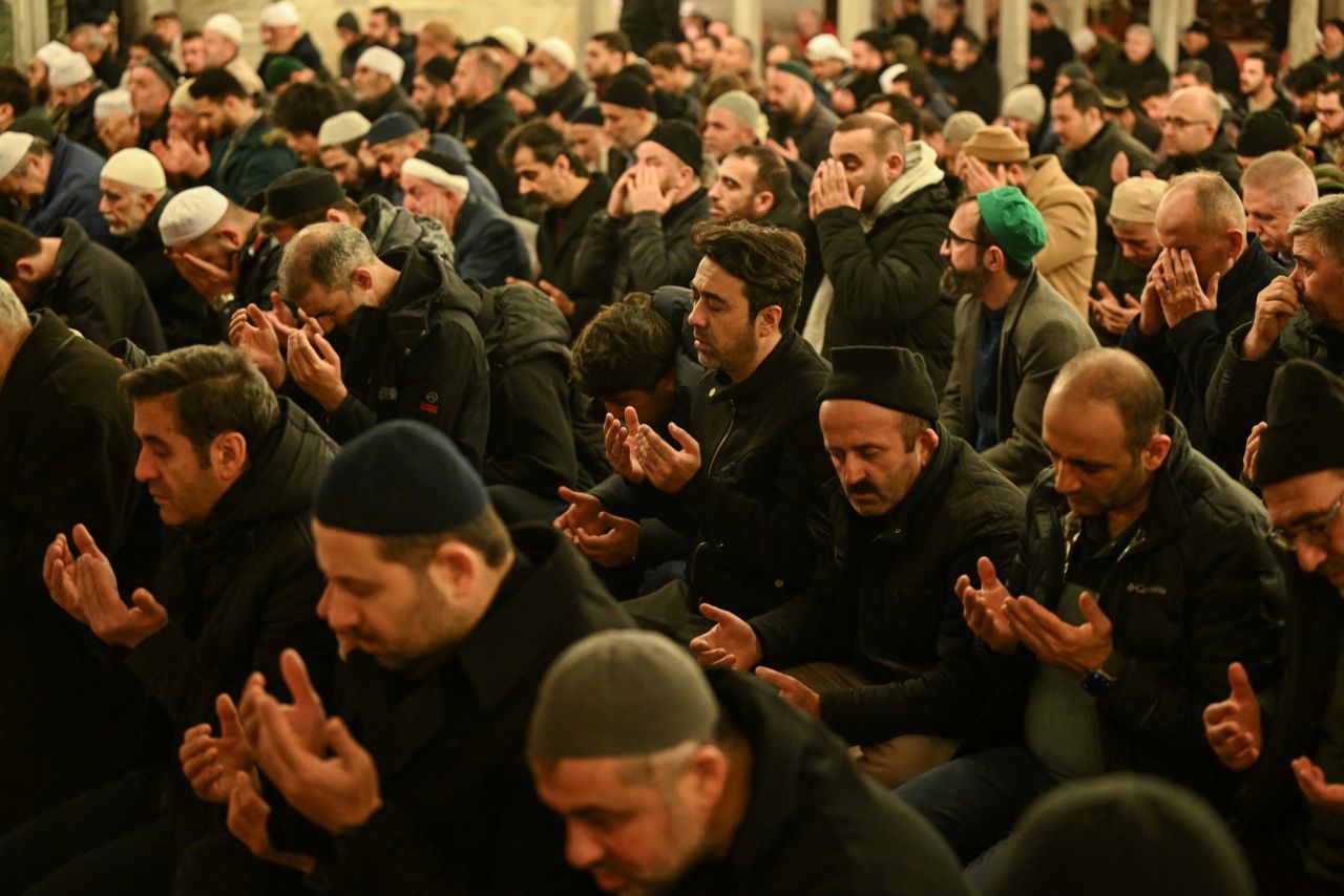 Yurt genelinde camilerde şehit Mehmetçikler için dua edildi 5