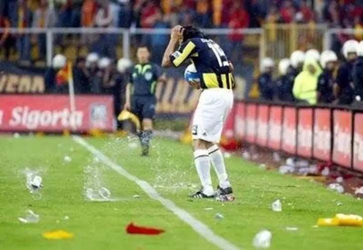 Sulu derbiyle ilgili yıllar sonra gelen itiraf: “Galatasaray taraftarından özür dilerim. Ali Sami Yen’de onları provoke ettik. Şampiyon olarak gitmemizin etkisiyle yaptık” 11