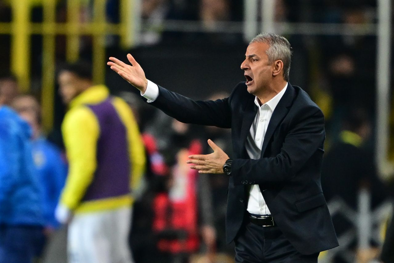 “İsmail Kartal’ın yarattığı hiçbir fark yok! Bu kafayla şampiyon olamaz. Ferdi Kadıoğlu bitik Ziyech’e karşı defo verdi. Dusan Tadic top falan oynamıyor” 10