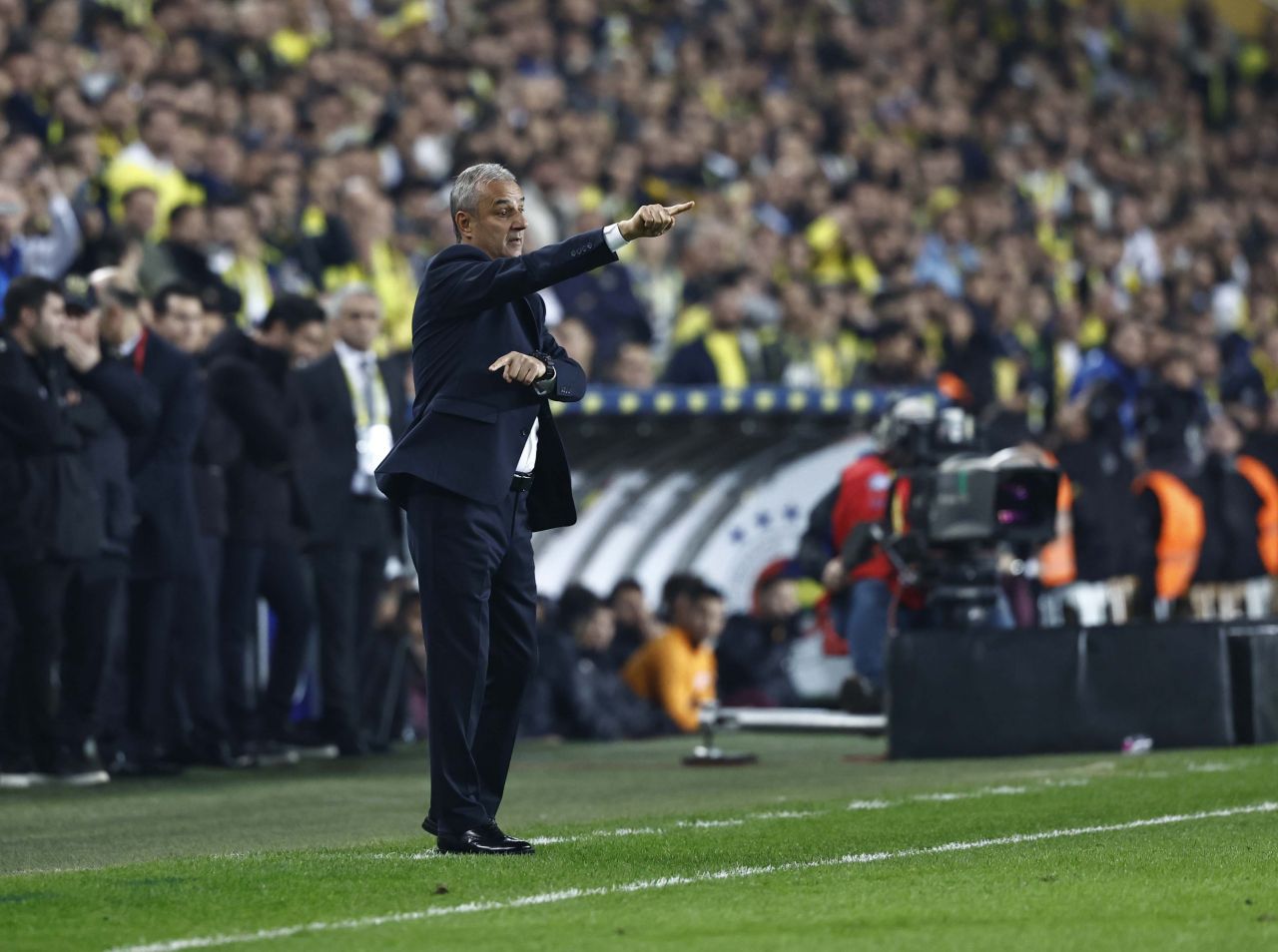 “İsmail Kartal’ın yarattığı hiçbir fark yok! Bu kafayla şampiyon olamaz. Ferdi Kadıoğlu bitik Ziyech’e karşı defo verdi. Dusan Tadic top falan oynamıyor” 3