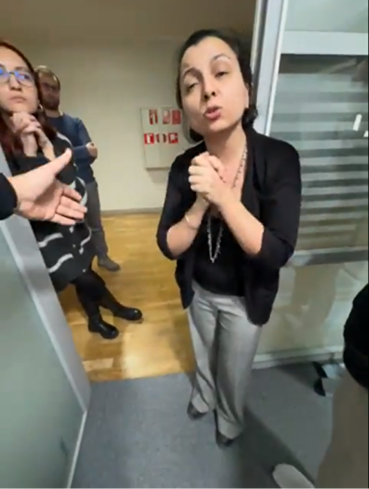 Kadir Has Üniversitesi'nde mescide ayakkabıyla giren öğretim görevlisinin PKK bildirisine imza attığı ortaya çıktı! 2