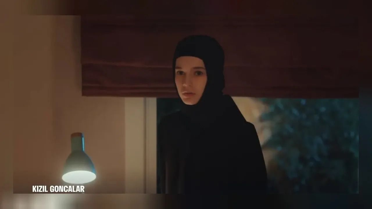 Kızıl Goncalar dizisinde sular durulmuyor! Bu kez de denklem sahnesi sosyal medyayı ikiye ayırdı: Olan hep kızlara oluyor 5