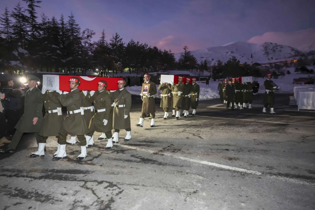Kahraman şehitlerimizin aynı sofradaki son yemeği: Geriye yürek burkan bu fotoğraf kaldı... 3