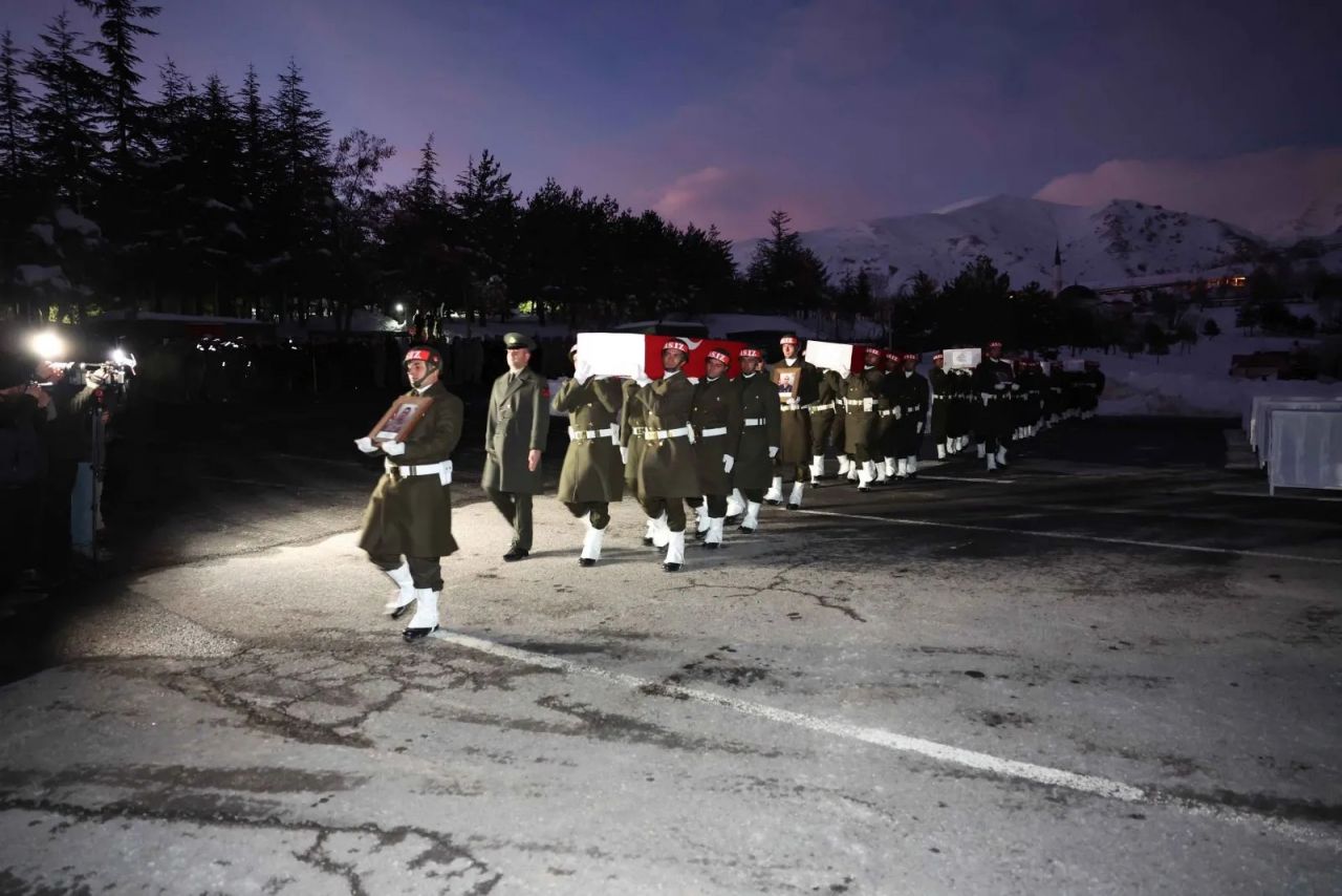 Kahraman şehitlerimizin aynı sofradaki son yemeği: Geriye yürek burkan bu fotoğraf kaldı... 6