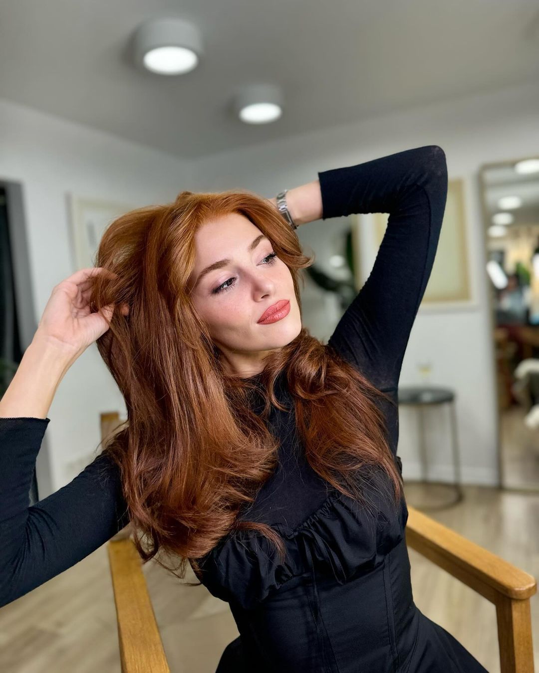 Hande Erçel, yeni tarzıyla Elçin Sangu'ya benzetildi! Son hali sosyal medyayı ikiye böldü 10