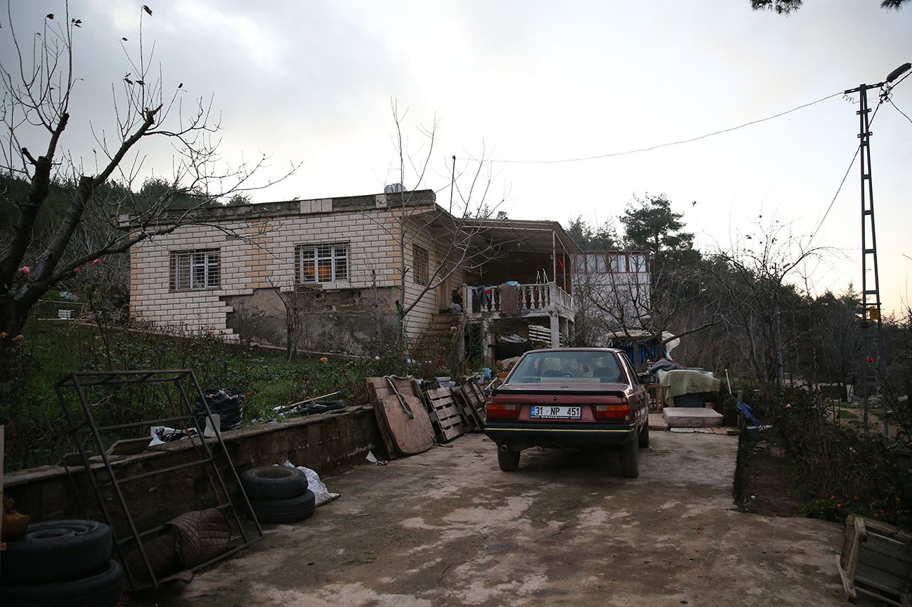 Hatay'da yasaklı ırk 3 köpeğin saldırısına uğrayan kadın yaralandı 3