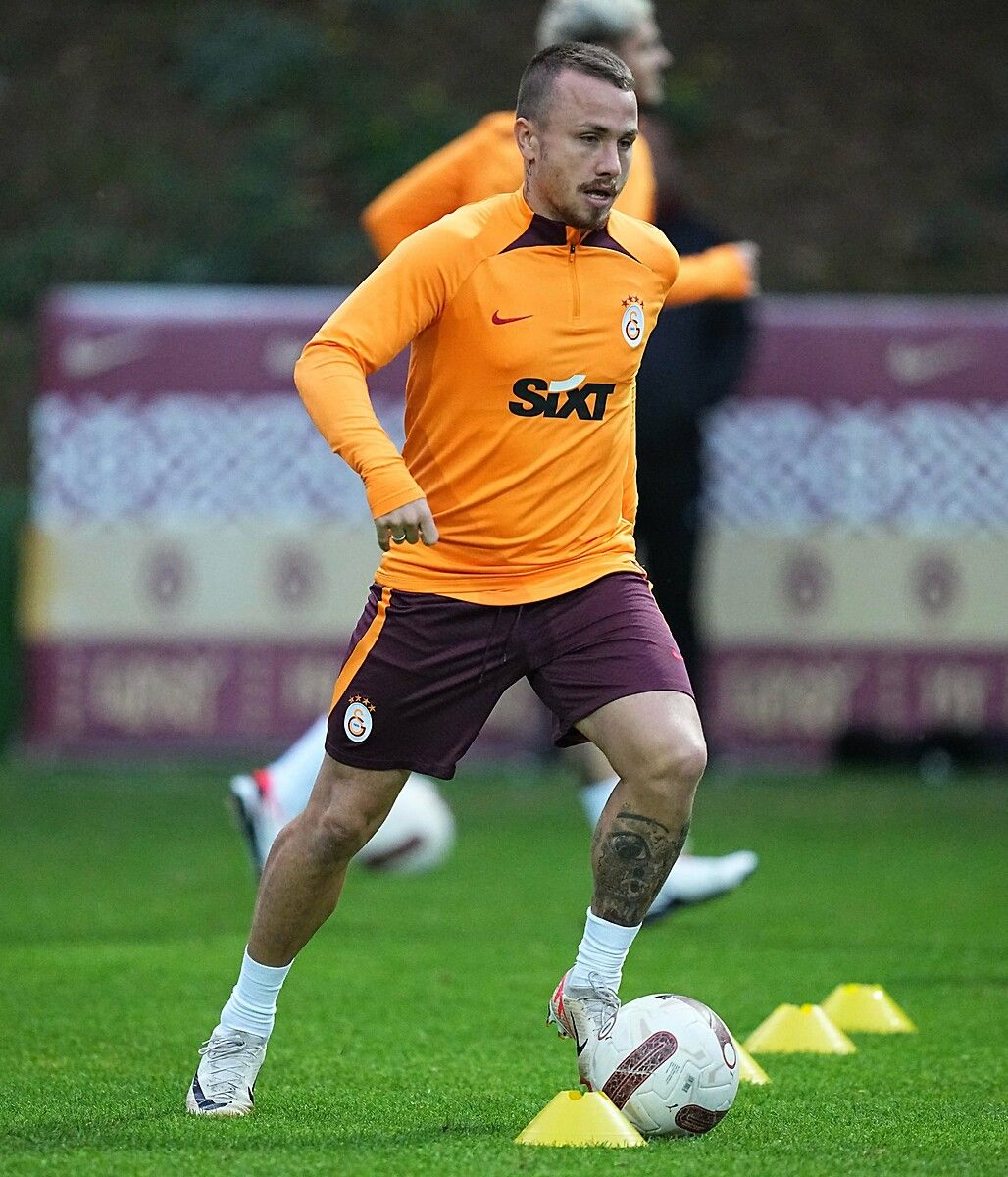 Galatasaray sol bek transferi için harekete geçti! İki isimle görüşmeler başladı 1