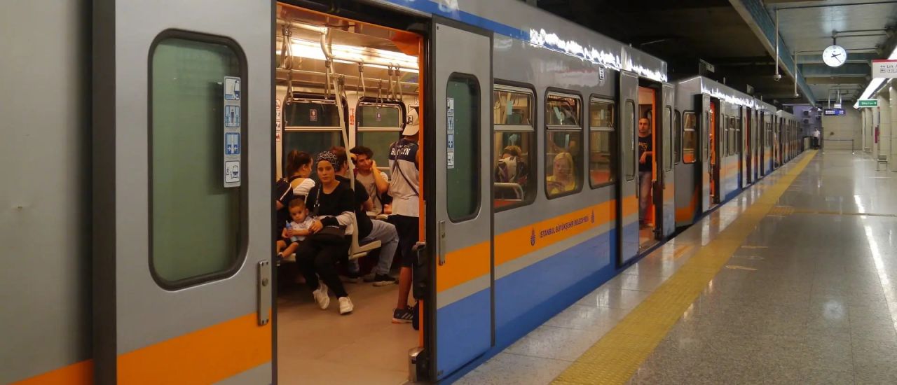 Metro İstanbul duyurdu: İşte yılbaşı gecesi sefer saatleri! 1 Ocak'ta ulaşım ücretsiz olacak 4