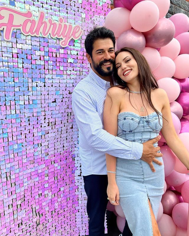 Fahriye Evcen ile Burak Özçivit'in reklam anlaşmasından kazanacakları para dudak uçuklattı! 1