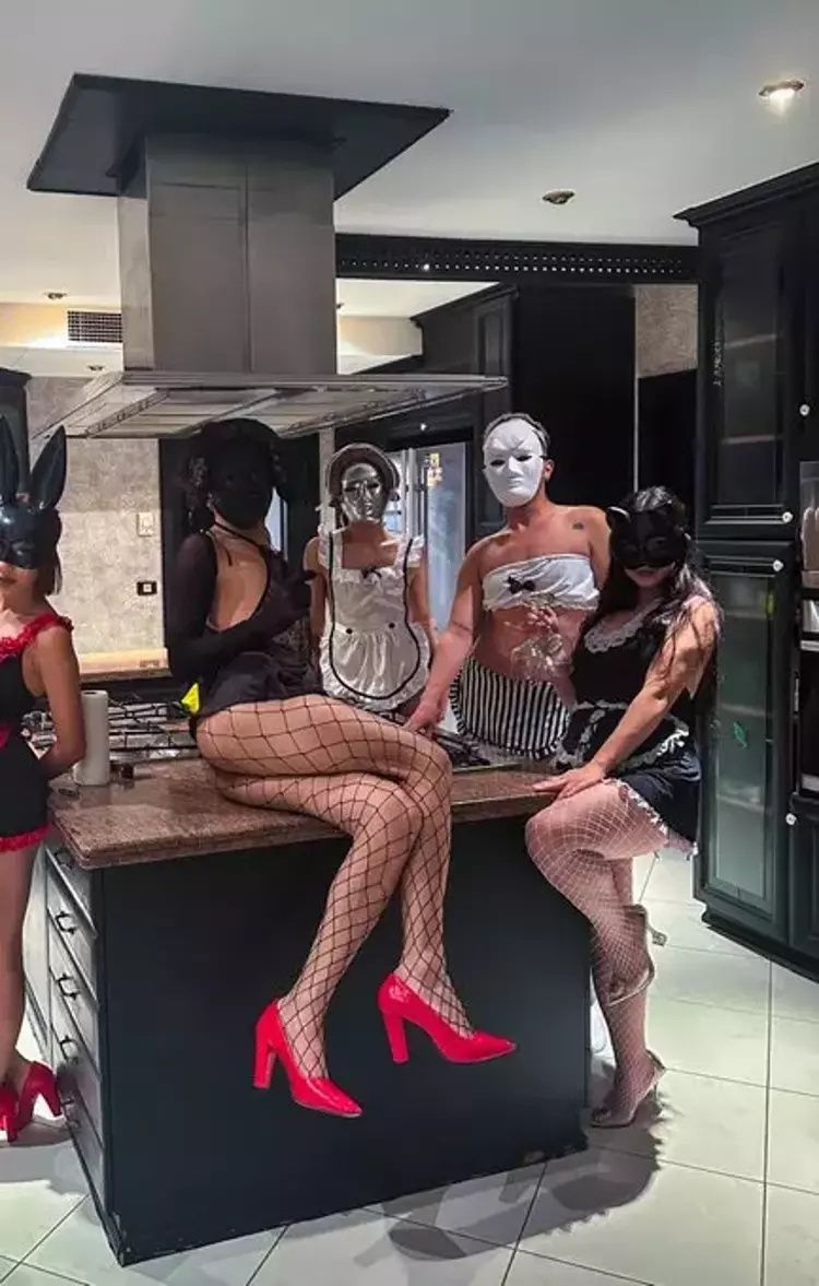 'Günahlar Evi' Fergio House'un lideri ünlü iş insanı çıktı! İşte +18 partilerdeki enteresan detaylar 10