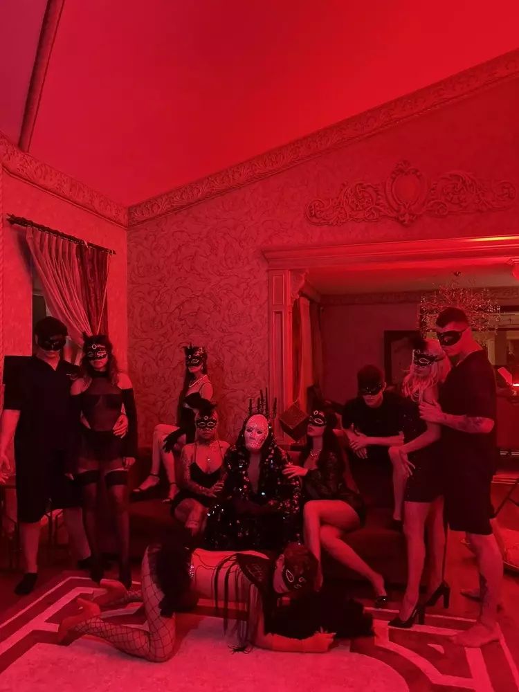 'Günahlar Evi' Fergio House'un lideri ünlü iş insanı çıktı! İşte +18 partilerdeki enteresan detaylar 15