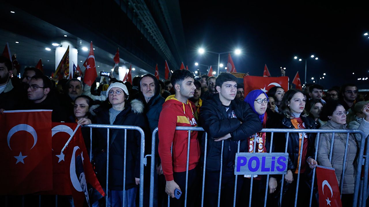 Yayıncı kuruluş cephesinden ilk açıklama geldi: “Perde arkasında oyunlar oynanıyor! Birileri TFF'ye operasyon çekmeye devam ediyor!” 7