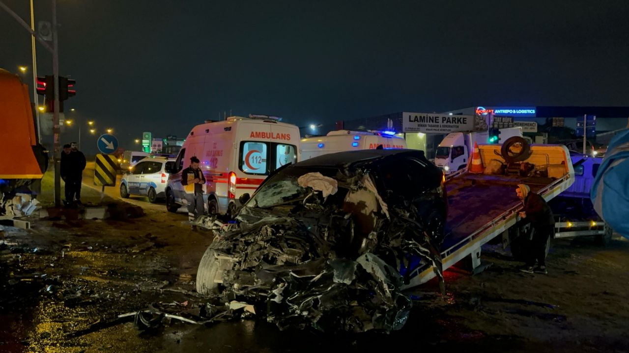 Esenyurt'ta korkunç kaza: 2 kişi öldü, 2 kişi yaralandı 5