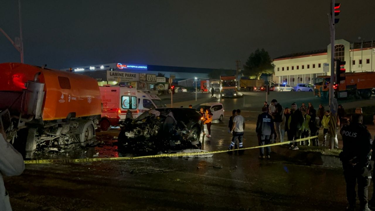 Esenyurt'ta korkunç kaza: 2 kişi öldü, 2 kişi yaralandı 1