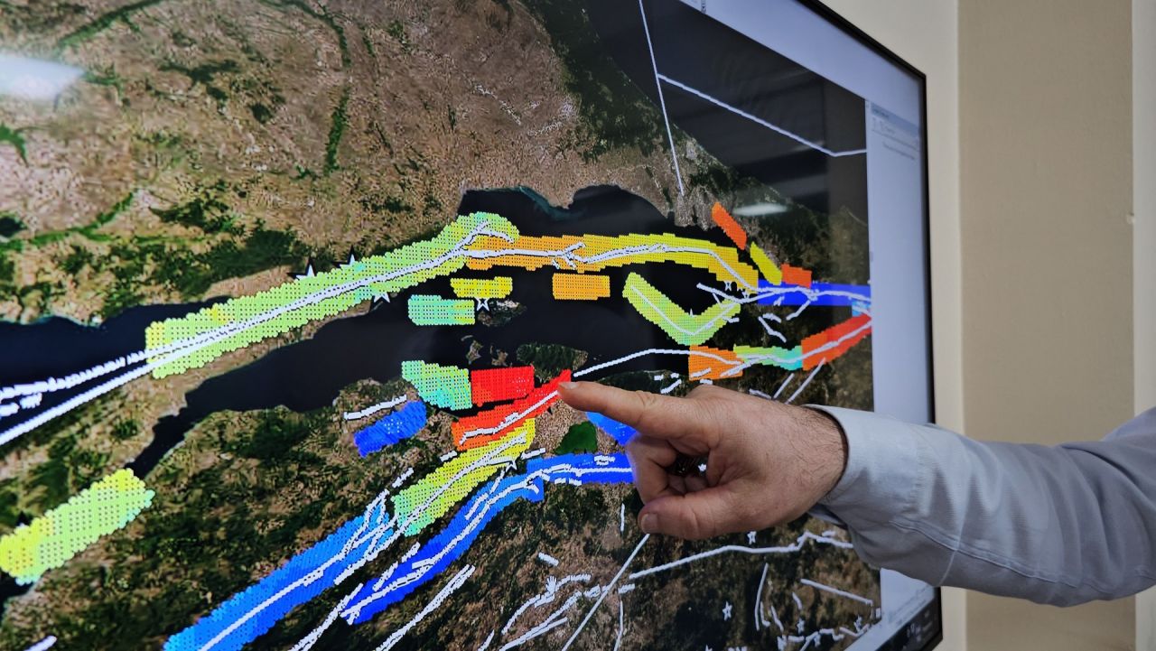 Korkutan harita: 7 ve üzerinde deprem üretecek gerginlikte fayları tespit edildi! 4