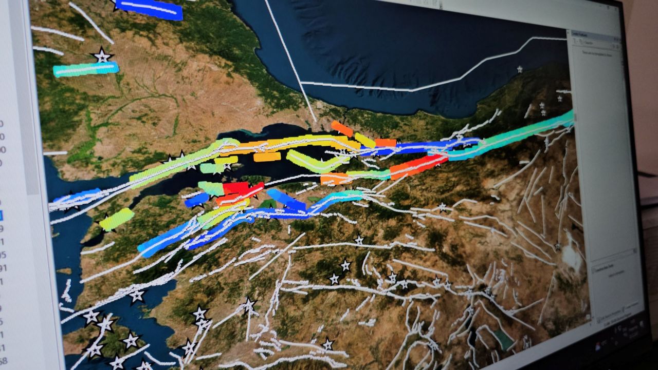 Korkutan harita: 7 ve üzerinde deprem üretecek gerginlikte fayları tespit edildi! 2