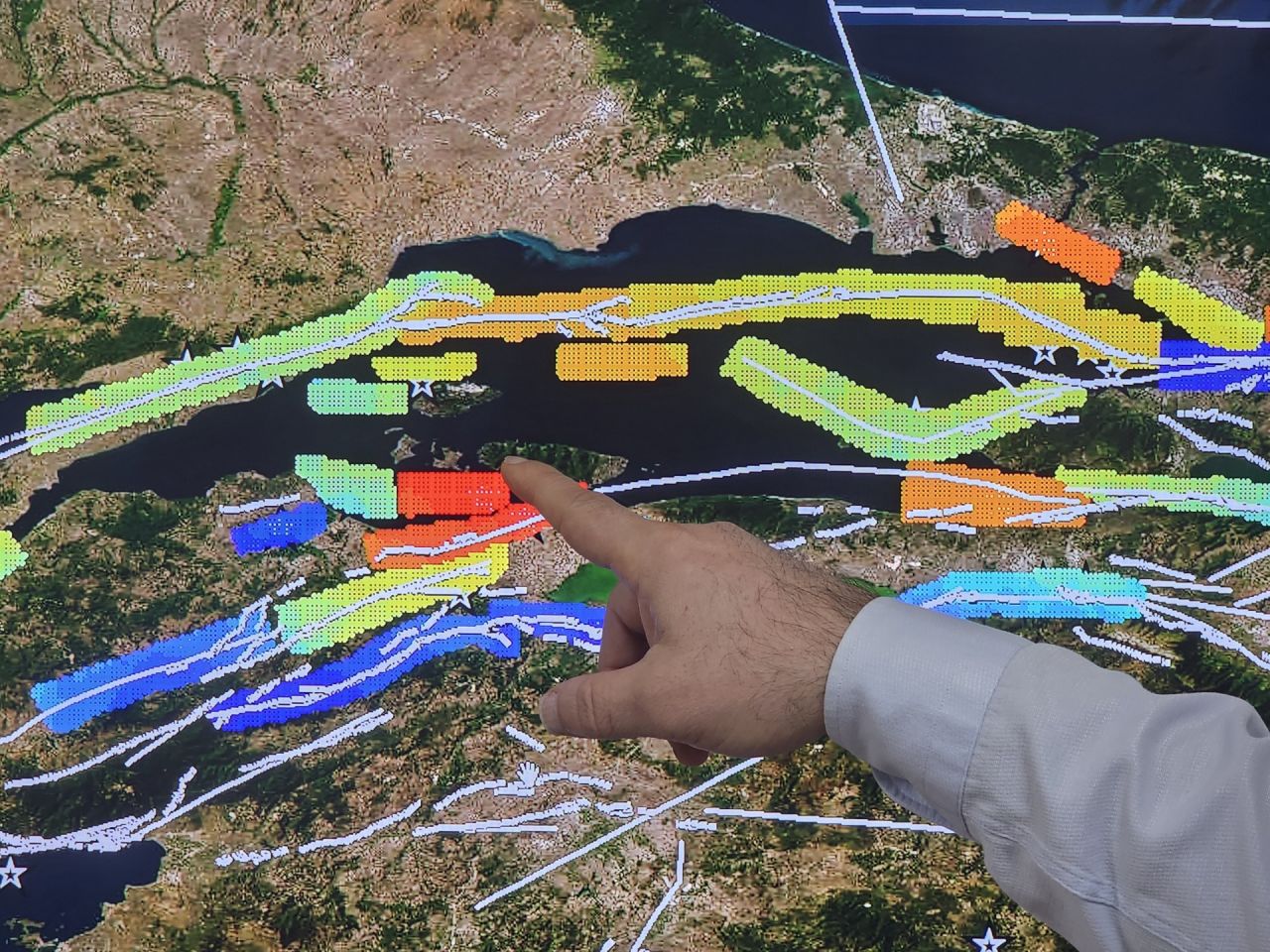 Korkutan harita: 7 ve üzerinde deprem üretecek gerginlikte fayları tespit edildi! 3
