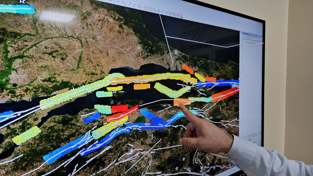 Korkutan harita: 7 ve üzerinde deprem üretecek gerginlikte fayları tespit edildi! 1