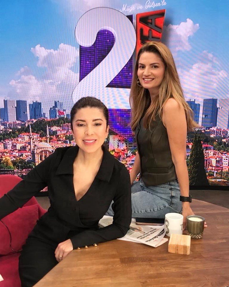 Dilan Polat'ın kara kutusu Şule'den 2. Sayfa programı sunucuları hakkında olay gönderme! 13