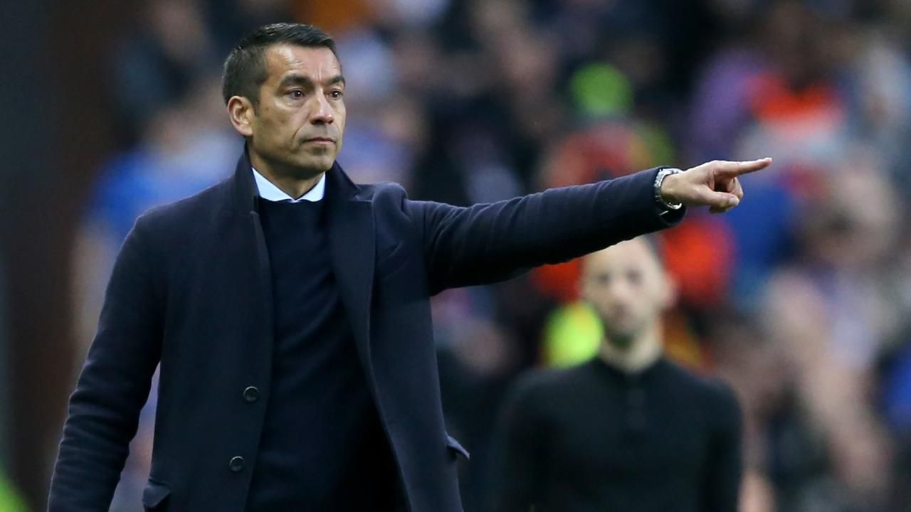 Beşiktaş'ın yeni hocası Van Bronckhorst'un maaşı belli oldu! 4