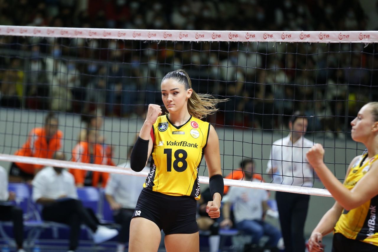 Güzel voleybolcu Zehra Güneş "Çok istediniz kırmadım" diyerek paylaştı: Beğeni yağmuru! 1