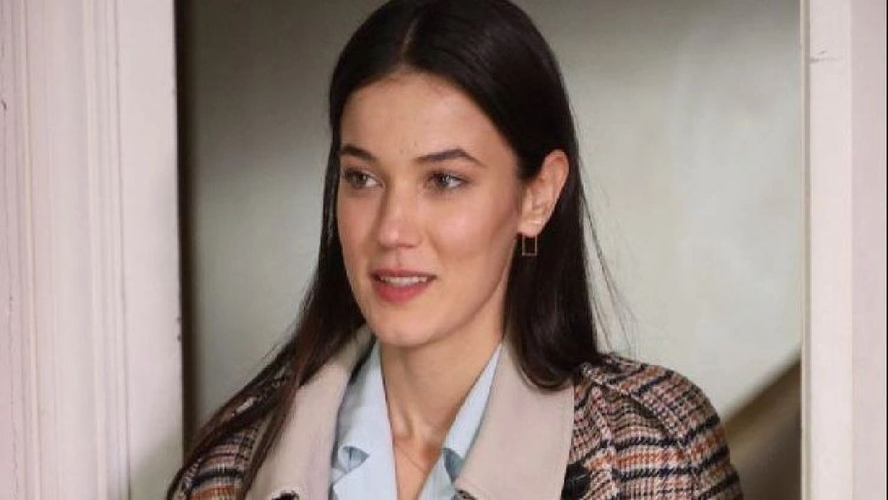 Makyajsız hali ile poz veren Pınar Deniz sade güzelliği ile göz doldurdu... 2