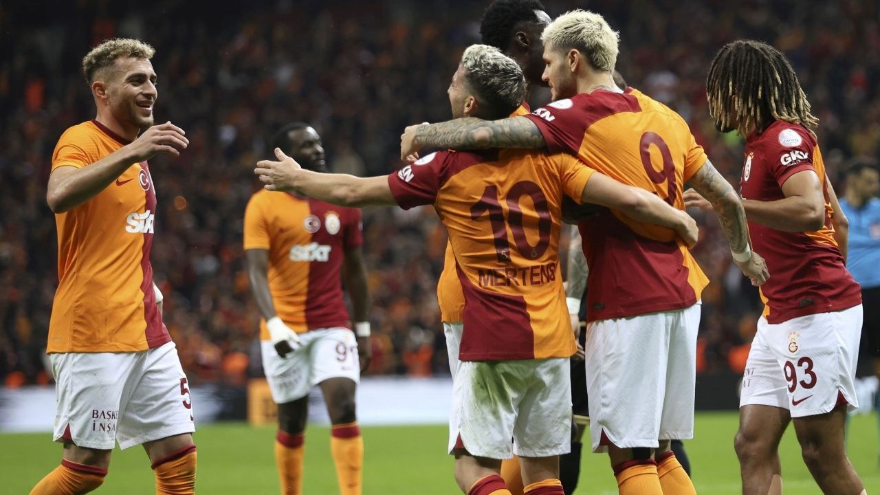 Şok iddia: “Wilfried Zaha’yı Florya’da hiç kimse sevmiyor! Hakim Ziyech de devre arası ayrılacak: Bu zihinsel haliyle Galatasaray'a zaten katkı sağlaması zor” Veda edilecek 4 ismi açıkladı… 3