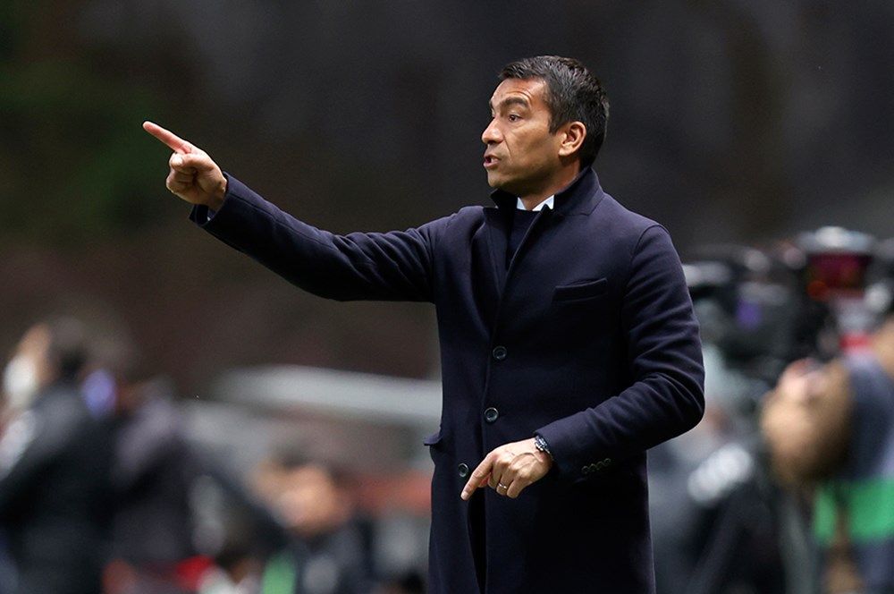 Beşiktaş'ta flaş 'teknik adam krizi' iddiası: “Hasan Arat büyük bir risk aldı! Samet Aybaba Giovanni Van Bronckhorst’u istemiyor” 6