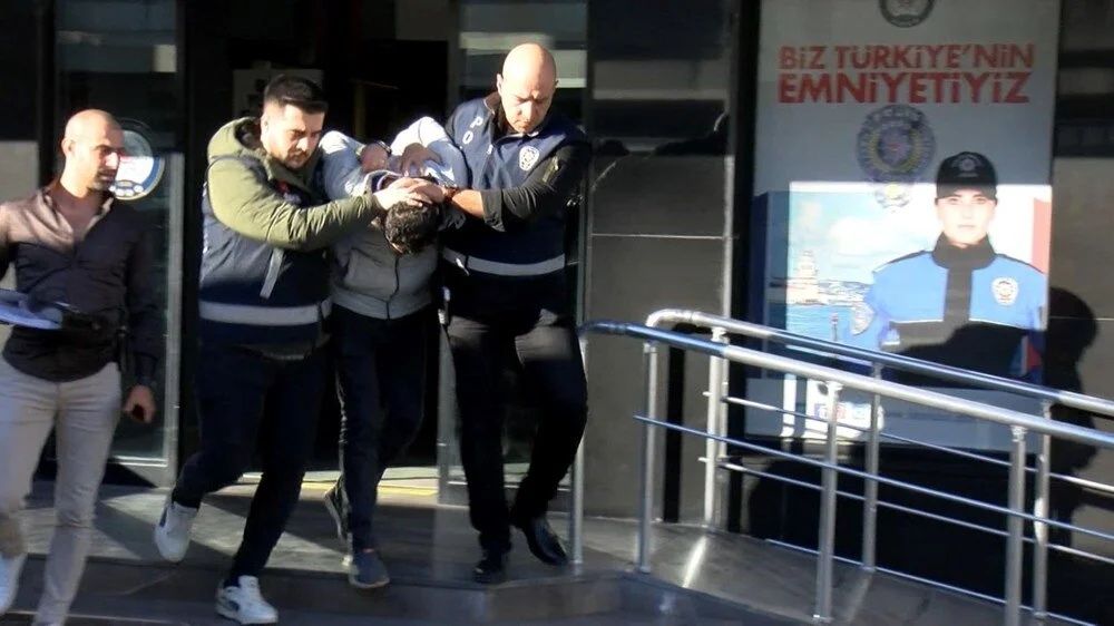 Kadıköy'de öğrenci servisi kaçıran şüpheli ile ilgili akılalmaz detay! Cumhurbaşkanlığı Külliyesi'ne girmeye çalıştı... 4
