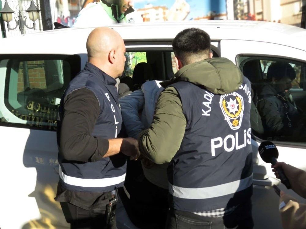 Kadıköy'de öğrenci servisi kaçıran şüpheli ile ilgili akılalmaz detay! Cumhurbaşkanlığı Külliyesi'ne girmeye çalıştı... 7